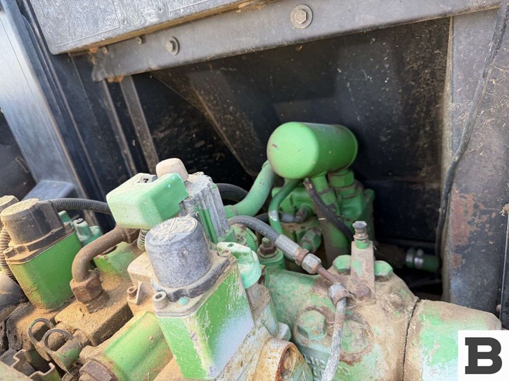 1997-john-deere-6400-image-31