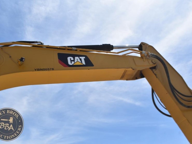 2019-caterpillar-336-image-23