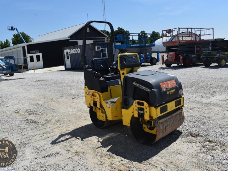 2017-bomag-bw900-50-image-10