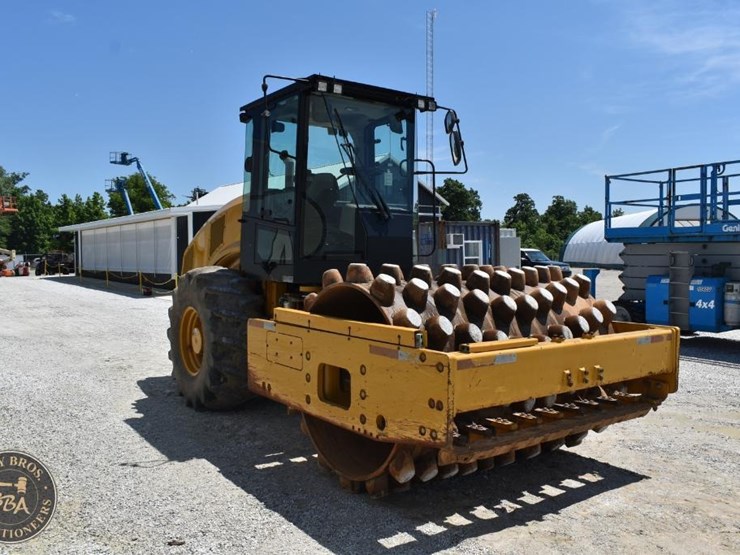 2014-caterpillar-cp56b-image-15