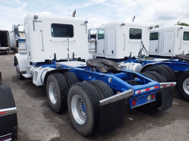 2012-peterbilt-367-image-13