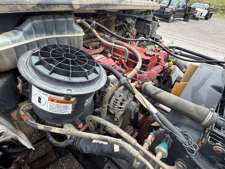 2008-freightliner-m2-106-image-21