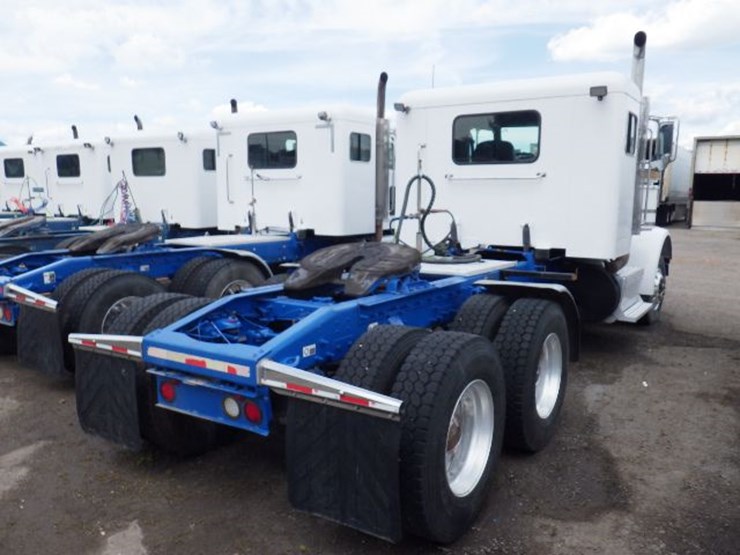 2012-peterbilt-367-image-9