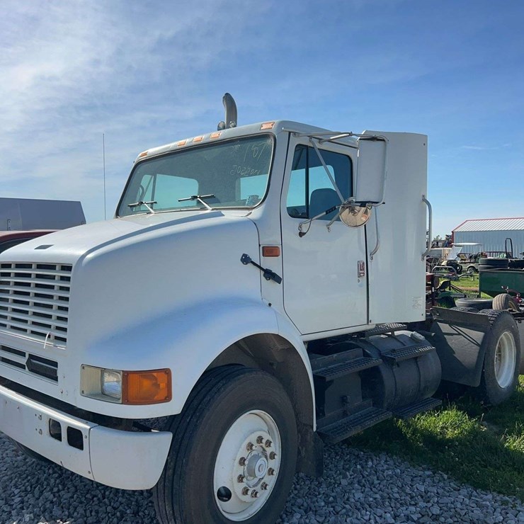 1993 INTERNATIONAL 8100
