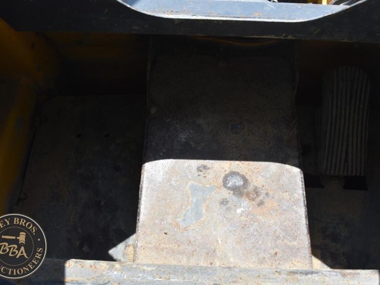 2019-deere-317g-image-42