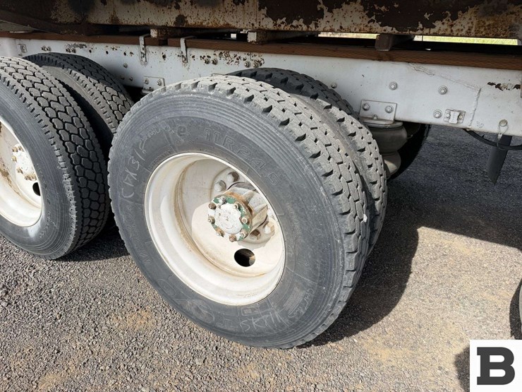 1989-freightliner-fld120-image-24