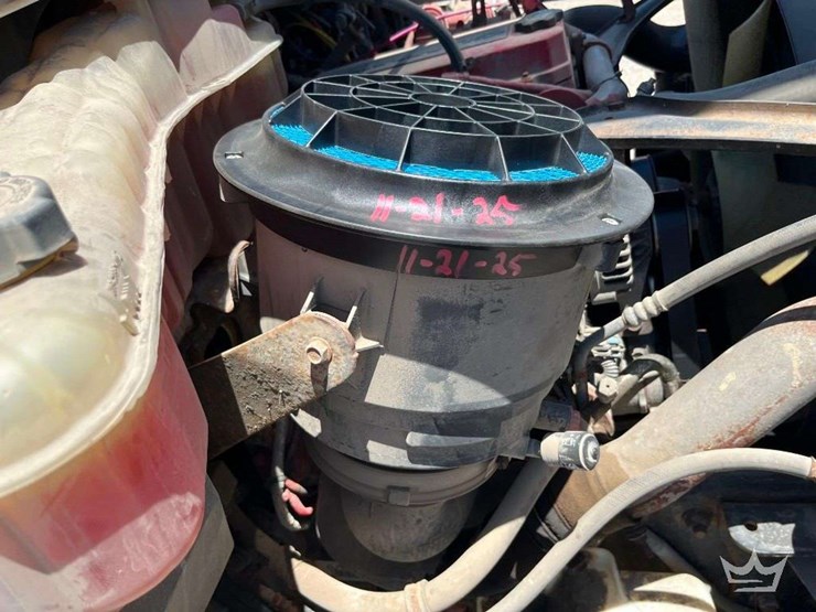 2018-freightliner-m2-106-image-28