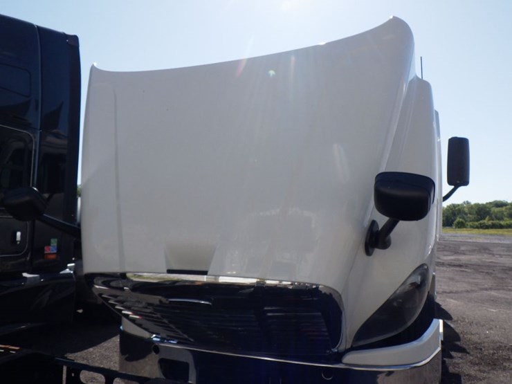 2018-freightliner-cascadia-125-image-21