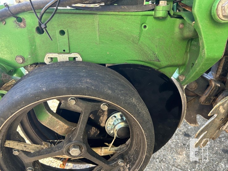 2023-john-deere-db90-image-33