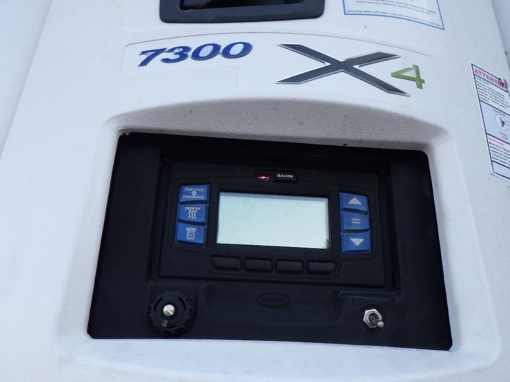 2010-utility-3000r-image-16