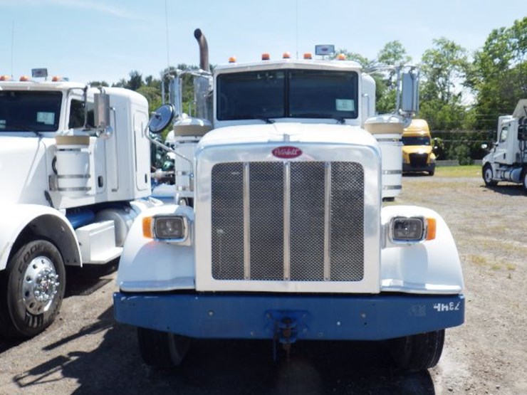 2012-peterbilt-367-image-2