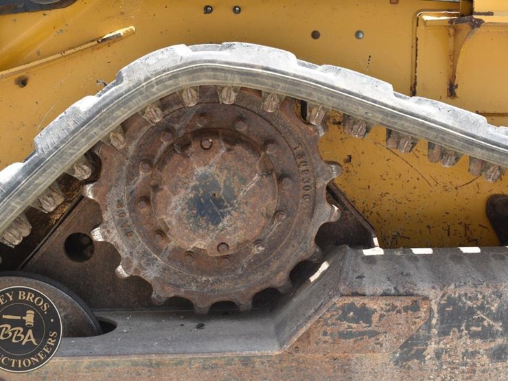 2019-deere-317g-image-26