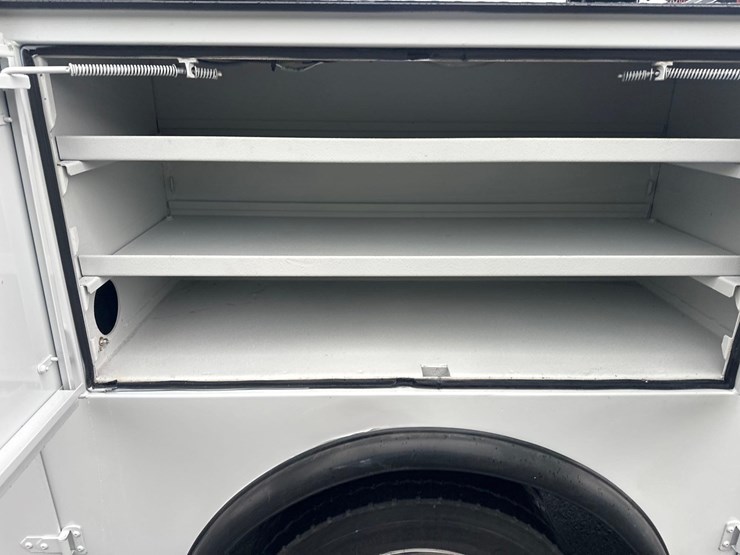 2017-ford-f550-xl-image-29