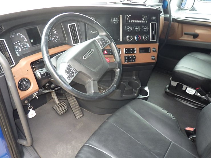 2022-freightliner-cascadia-126-image-20