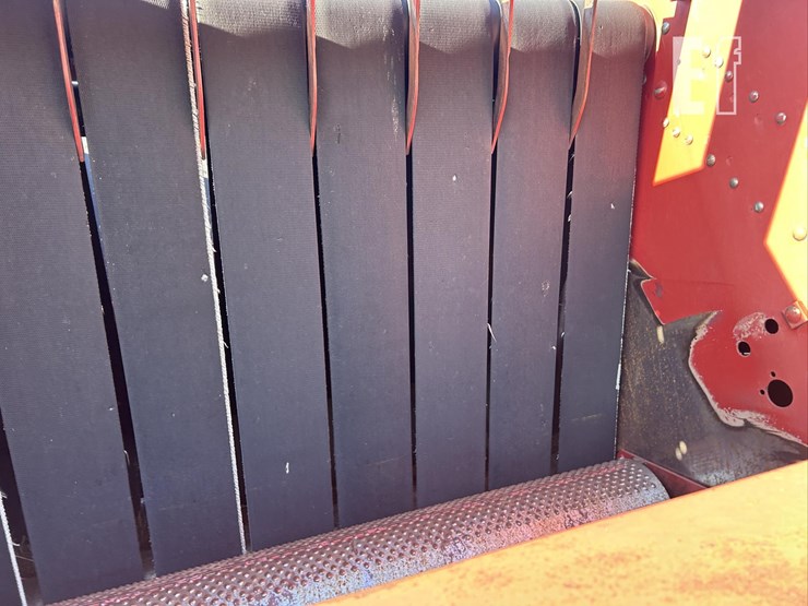 new-holland-660-image-19
