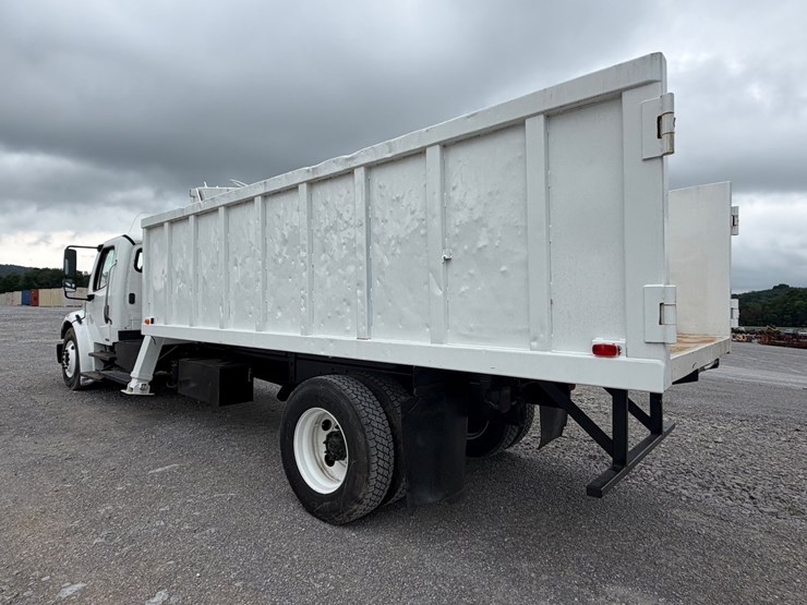 2008-freightliner-m2-106-image-4