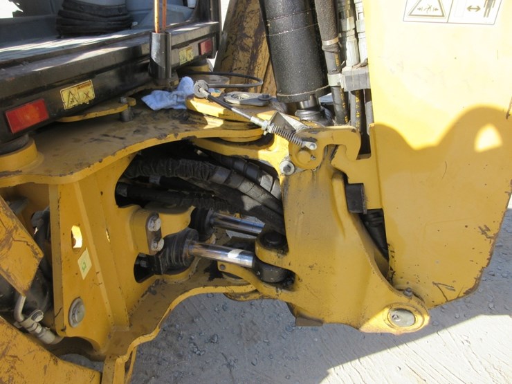 2013-caterpillar-420f-image-22