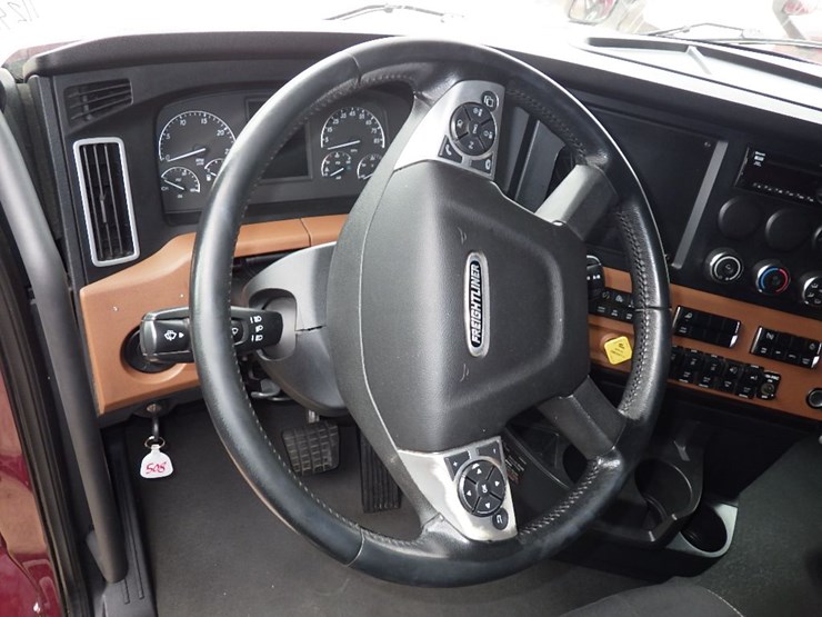 2021-freightliner-cascadia-126-image-20