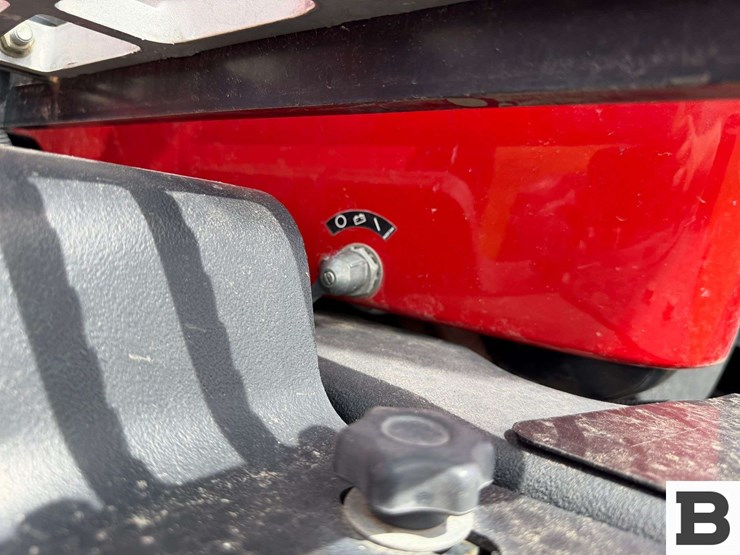 2014-case-ih-magnum-260-cvt-image-32
