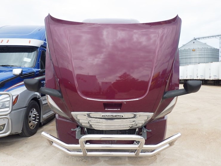 2021-freightliner-cascadia-126-image-27