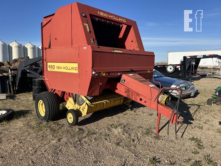 new-holland-660-image-3