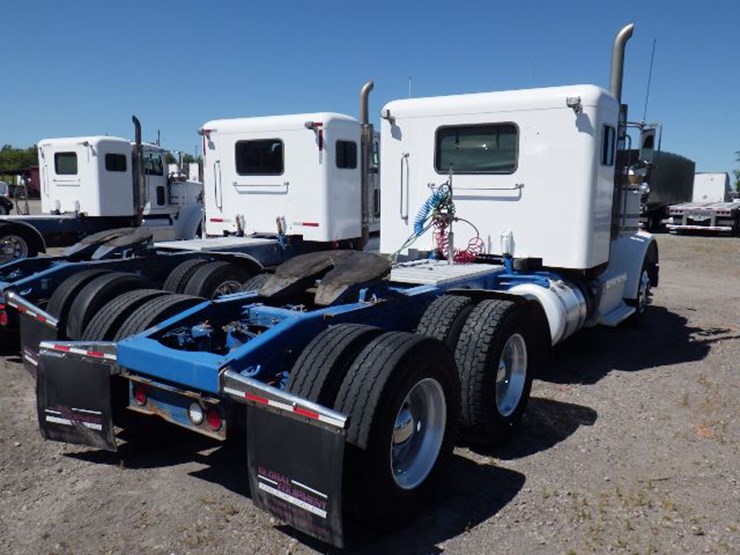 2012-peterbilt-367-image-9