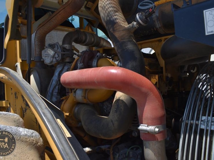 2014-caterpillar-cp56b-image-27