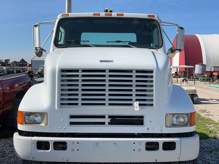 1993-international-8100-image-2