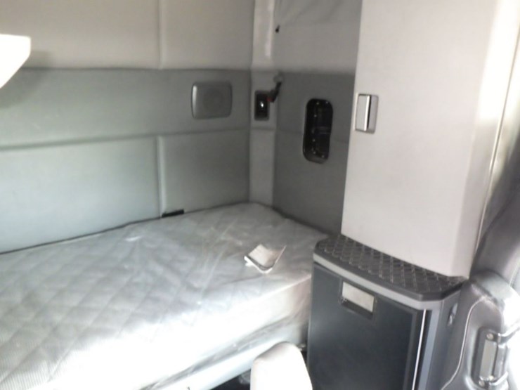 2016-kenworth-t680-image-7