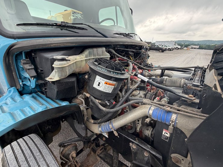 2008-freightliner-m2-106-image-16