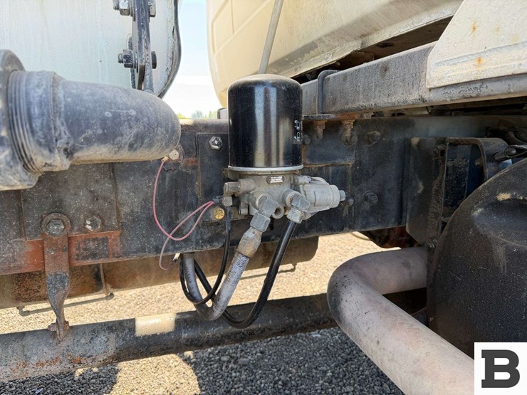 1990-mack-rd688s-image-42