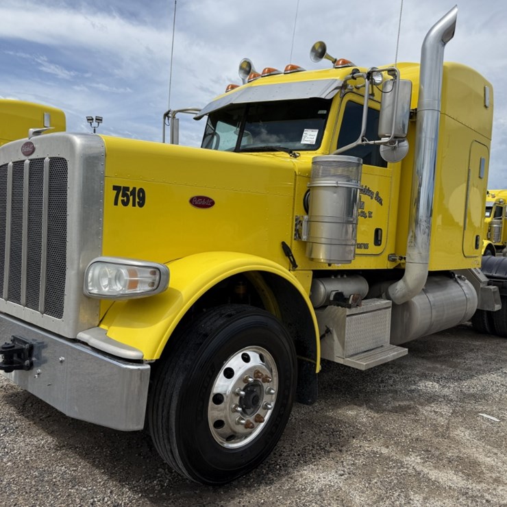 2014 PETERBILT 389