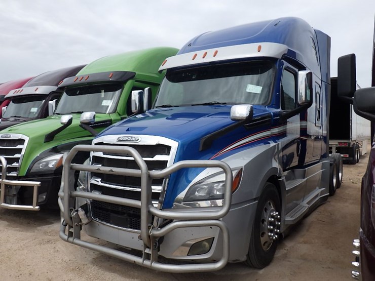 2021-freightliner-cascadia-126-image-1