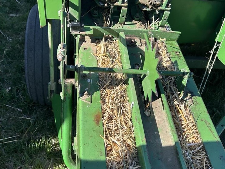 john-deere-336-image-8