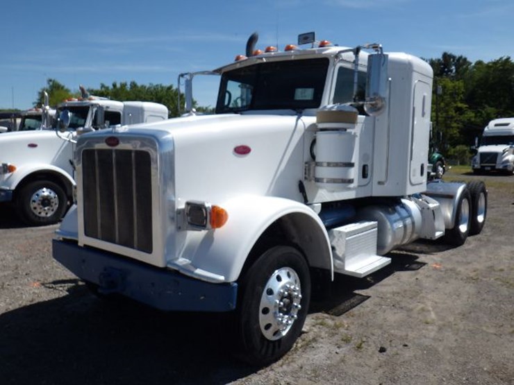 2012-peterbilt-367-image-1