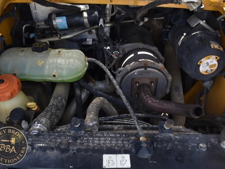 2019-deere-317g-image-32