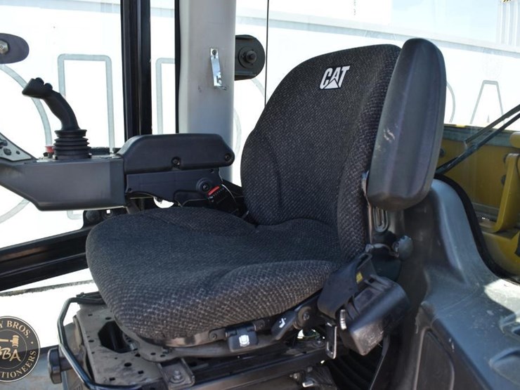 2014-caterpillar-cp56b-image-38