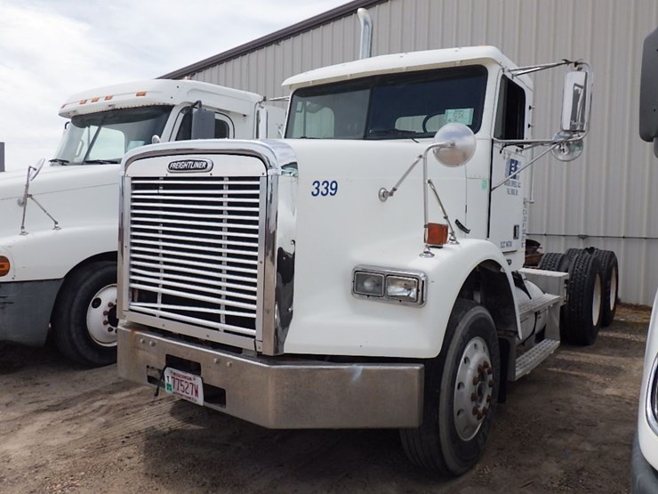 1999-freightliner-fld120-image-1