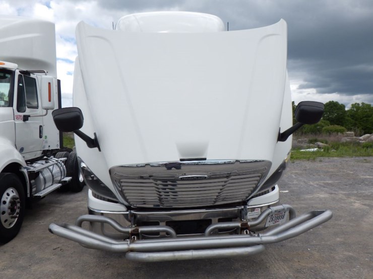 2017-freightliner-cascadia-125-image-23