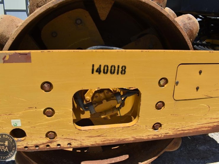 2014-caterpillar-cp56b-image-19