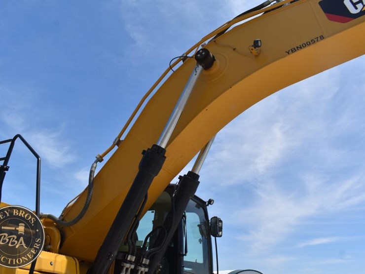 2019-caterpillar-336-image-22
