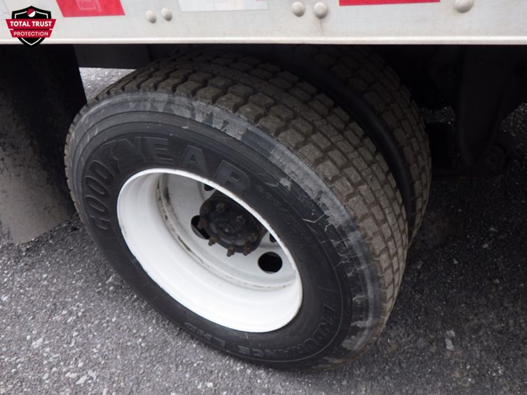 2020-freightliner-m2-106-image-7