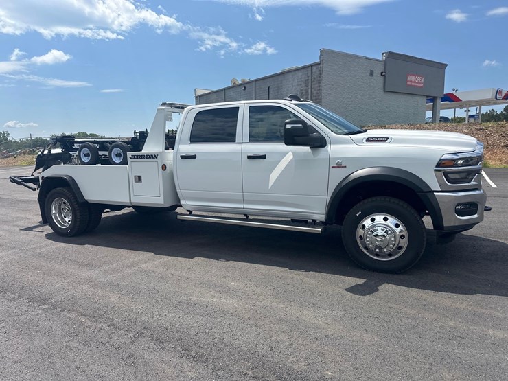 2026-dodge-ram-5500-image-11