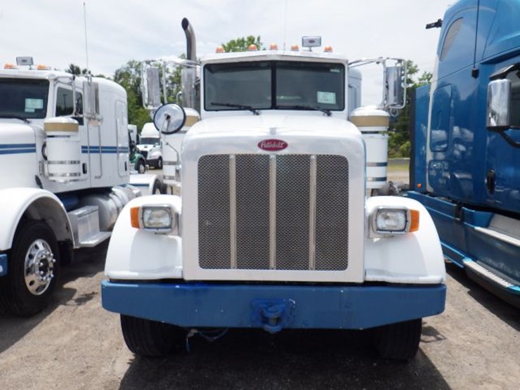 2013-peterbilt-367-image-3