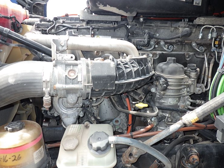 2015-freightliner-cascadia-125-evolution-image-22