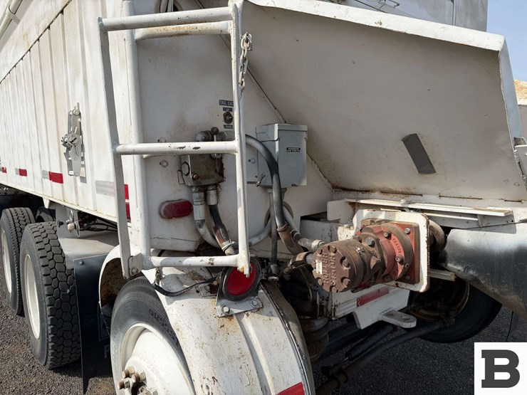 1989-freightliner-fld120-image-30