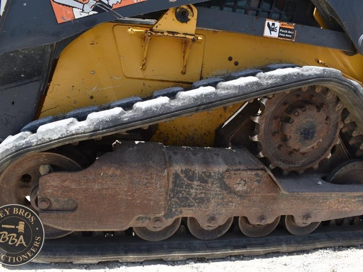 2019-deere-317g-image-19