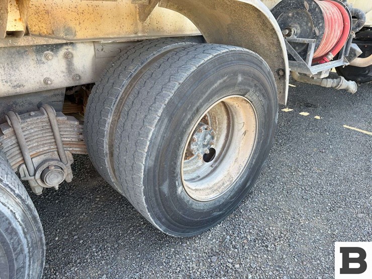 1990-mack-rd688s-image-35