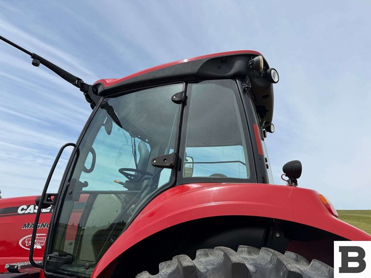 2015-case-ih-magnum-180-image-32