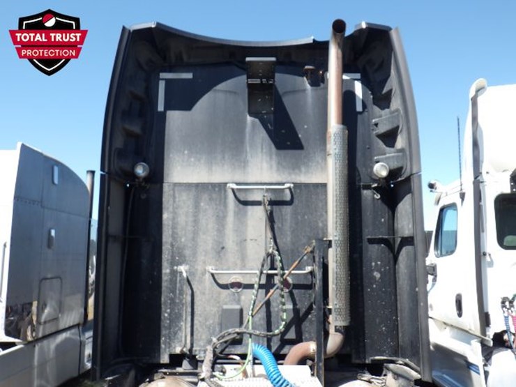 2022-peterbilt-579-image-13